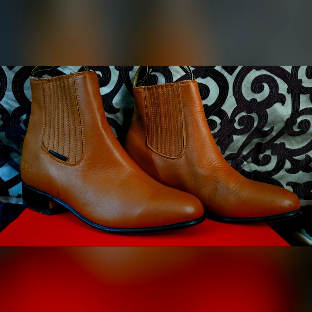 Boots pure leather HERENCIA, botas de cuero puro HERENCIA.